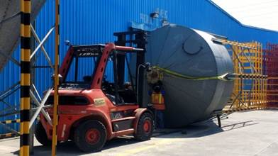 Imagen que contiene exterior, edificio, camioneta, camino

Descripcin generada automticamente