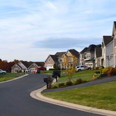 Casa en medio de la calle

Descripcin generada automticamente